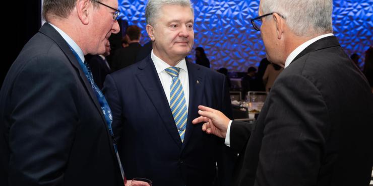 Порошенко їде до Брюсселя для участі у Раді Україна НАТО