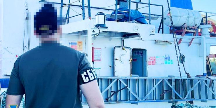 СБУ затримала капітана вантажного судна, який допомагав окупантам вивозити українське зерно із Криму