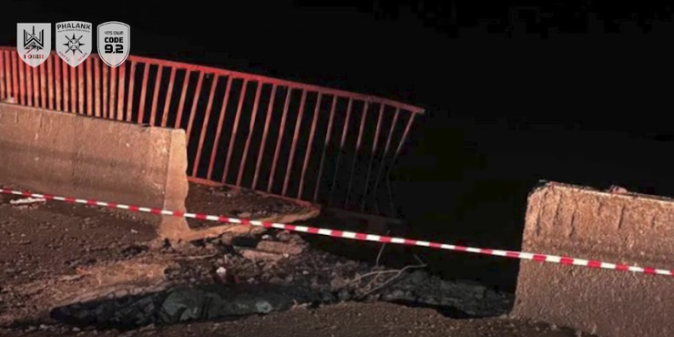 Рух перекрито на тривалий час: військові показали відео повторного ураження Чонгарського мосту