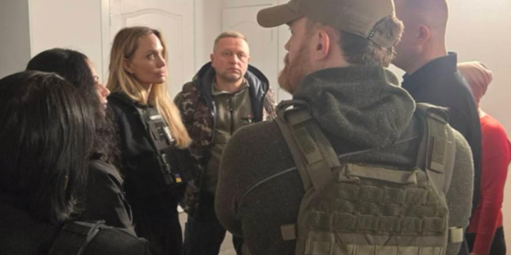 “Жителі Миколаєва і Херсона щодня живуть у небезпеці”, — Джолі розповіла про візит до України