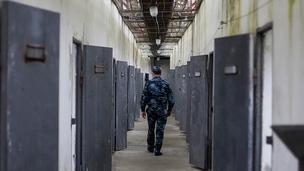 Як Україна визволяє цивільних українців з російського полону Як цивільних українців звільняють з полону РФ: чому цим займається не влада, а родичі і правозахисники