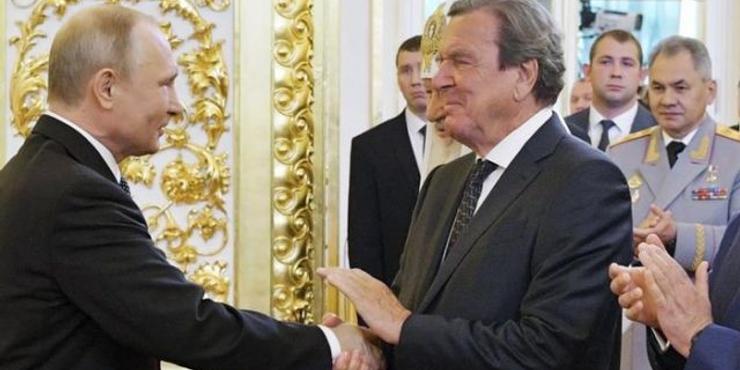 "Ніхто, крім Шрьодера": Путін заявив, що говоритиме з Європою лише через свого посередника