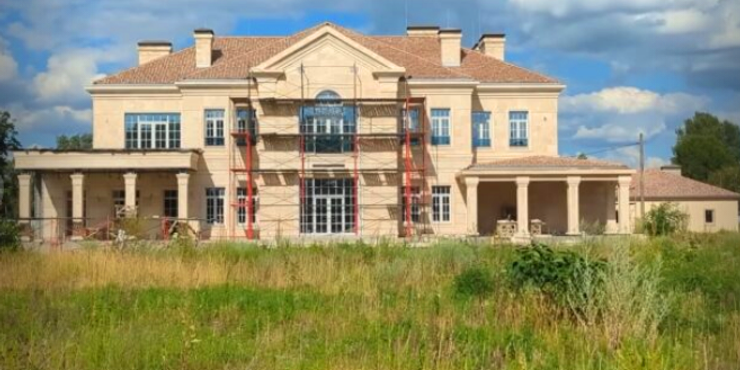 Фігурантка справи Чернишова займається будівництвом елітних маєтків під Києвом, — розслідування ЗМІ