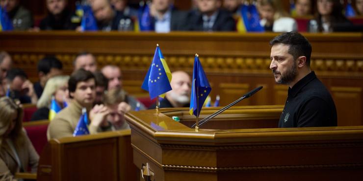 Загострення на фронті й затримка реформ загрожують занурити Україну у ще глибшу кризу, - Reuters