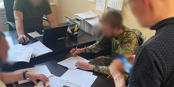 На Дніпропетровщині командир підрозділу здав до ломбарду радіостанції та квадрокоптери