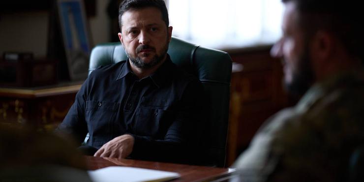 Зеленський на зустрічі з військовими командирами Зеленський провів велику зустріч із бойовими командирами ЗСУ, "Азову" та "Хартії": про що говорили