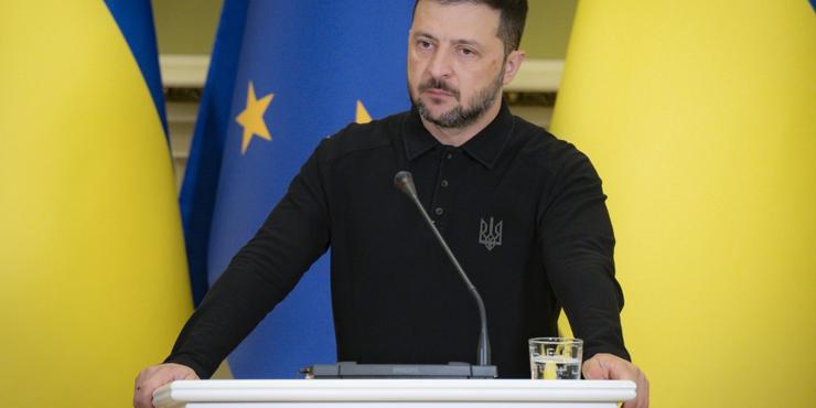 "Україна тихо готується до нового етапу війни і не чекає чудес від візиту Зеленського до США", - Reuters