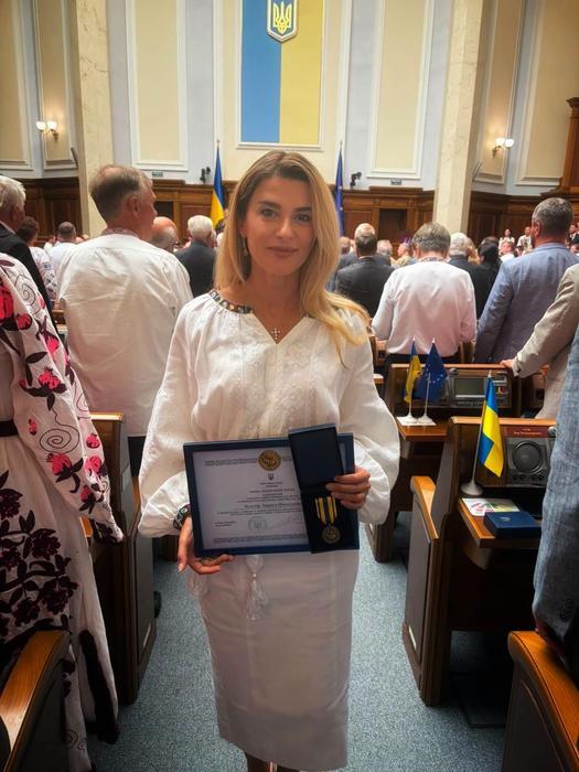 Лариса Білозір Лариса Білозір