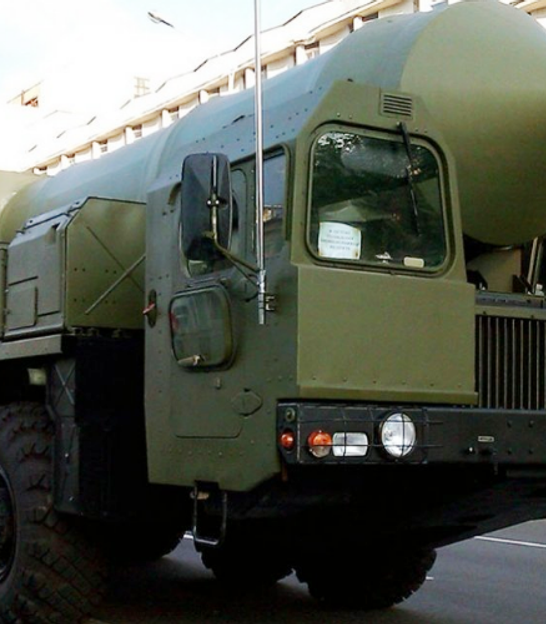 Російська міжконтинентальна балістична ракета "Орешник"