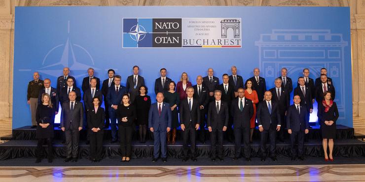 Зустріч міністрів НАТО у Бухаресті на підтримку України: Які результати