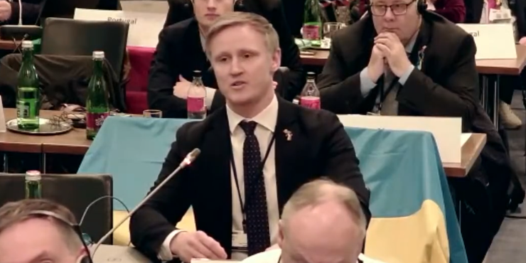 Депутат з Латвії під час Парламентської асамблеї ОБСЄ послав делегацію РФ за російським кораблем