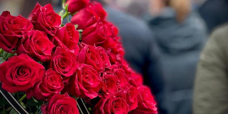 В Одесі прощаються із жертвами російського удару по багатоповерхівці: дітей поховали з батьками