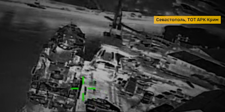 Бійці ГУР уразили два десантні кораблі Росії у Криму