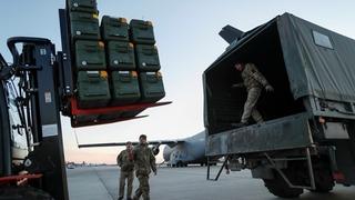 Поставки зброї із США