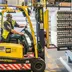 Через неефективну систему бронювання підприємства в Україні змушені наймати емігрантів