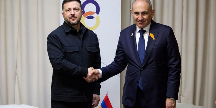 Зеленський привітав Пашиняна з перемогою на парламентських виборах