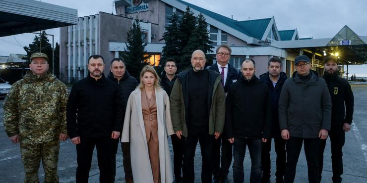 Зеленський відправив на кордон із Польщею урядову делегацію на чолі зі Шмигалем: що відомо про результати візиту