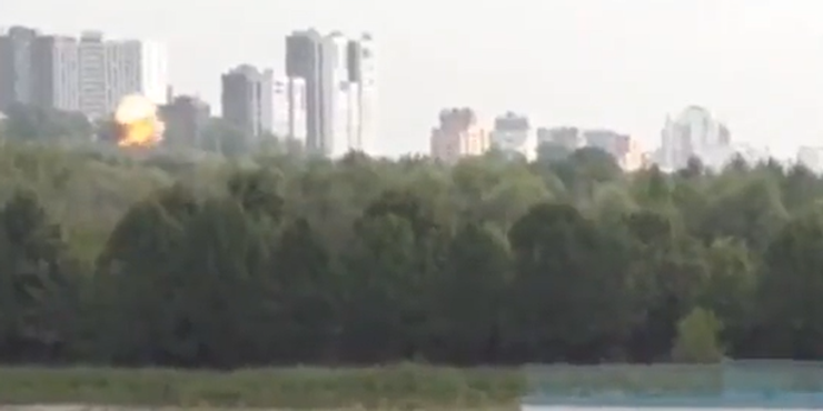 Росіяни діляться враженнями від вибуху дрона у Москві: Це вже близько до нас, мало одяг не здуло