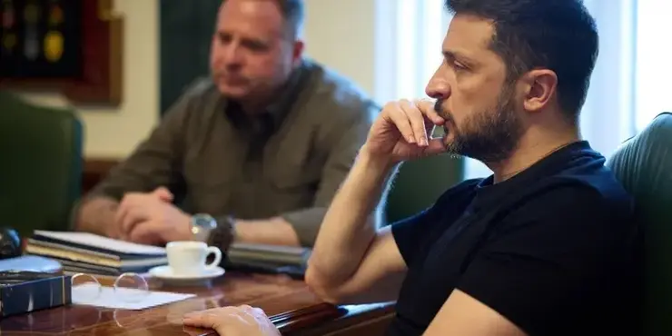 Стриптиз, наркотики і паранойя: Мендель "пройшлася" по Єрмаку із Зеленським на шоу проросійського пропагандиста