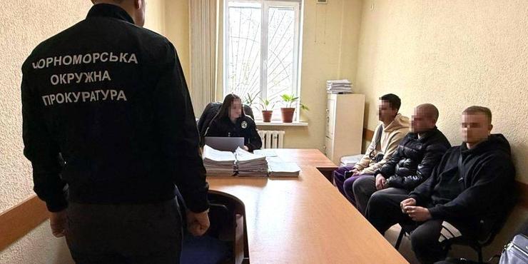 В Одесі оголосили підозру трьом чоловікам, які видавали себе за ТЦК та утримували людей
