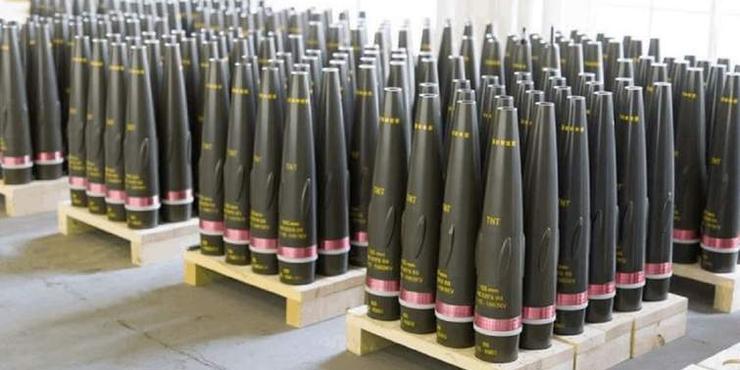 США скоротили постачання найбільш потрібних ЗСУ снарядів на 30%: подробиці від ABC News
