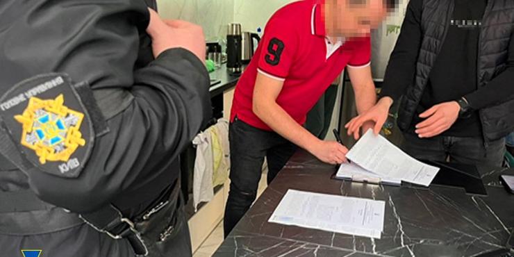 На Київщині викрили п’ятьох блогерів, які знімали провокативні стріми про ЗСУ та “зливали” базування військових