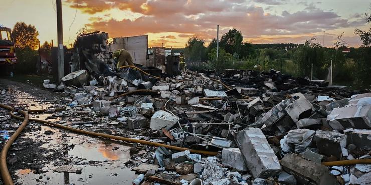 Росія завдала удару по Київщині: двоє людей загинули, зруйновані будинки і пошкоджені авто