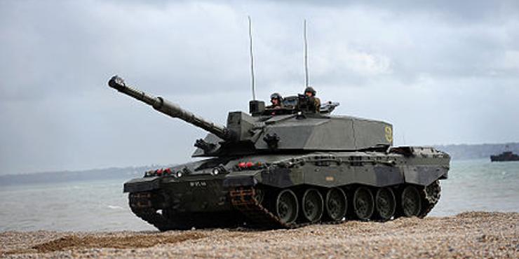Challenger 2 вже в Україні: Резніков “обкатал” одну з бойових машин