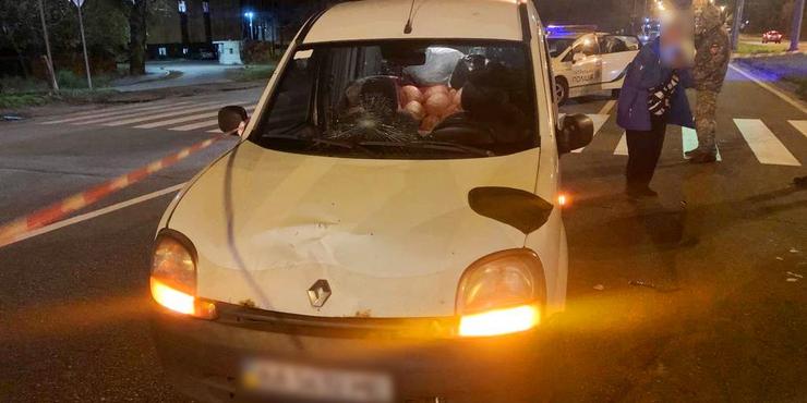 У Києві на блокпосту автомобіль збив військову: що відомо