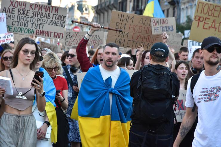 У центрі Києва розпочалася хода на підтримку Федорова та реформ в оборонній сфері Хода на підтримку Михайла Федорова