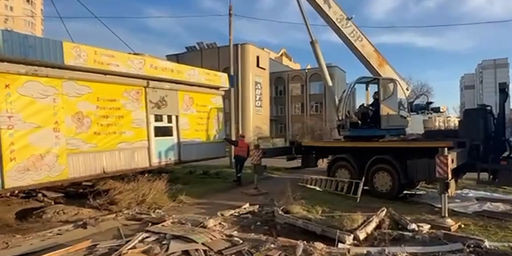 Скільки мільйонів у 2025 році витратили в Києві на заміну асфальту, демонтаж кіосків і оновлення громадського транспорту