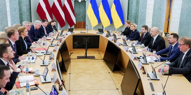 Латвія та Україна планують запустити спільне виробництво снарядів і безпілотників для ЗСУ
