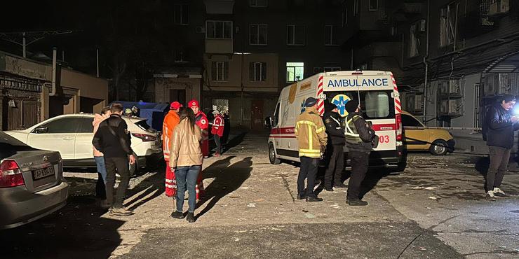 Ракетний удар по Запоріжжю: вже п'ять загиблих, поліція показала момент прильоту