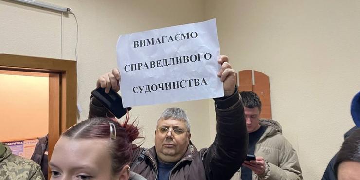 Суд відправив під арешт полковника Лапіна і генерала Галушкина, яких звинувачують у неналежній обороні Харківщини