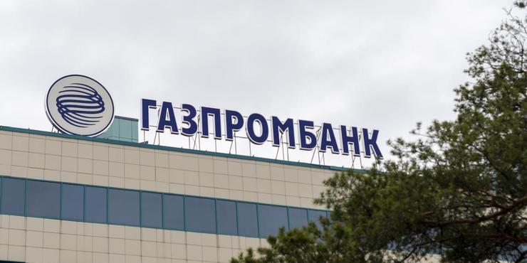 Туреччина та Угорщина кажуть, що США дозволили їм платити за російський газ через “Газпромбанк”: реакція України