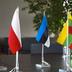 Польща і країни Балтії готуються до можливих атак РФ по інфраструктурі під чужим прапором, - Reuters Прапори країн Балтії та Польщі