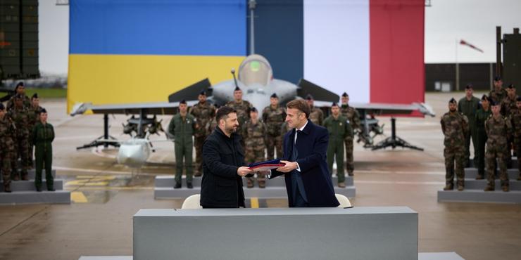 Ані Україна, ані Франція не мають коштів на 10-річний контракт про поставку 100 винищувачів Rafale, - Politico