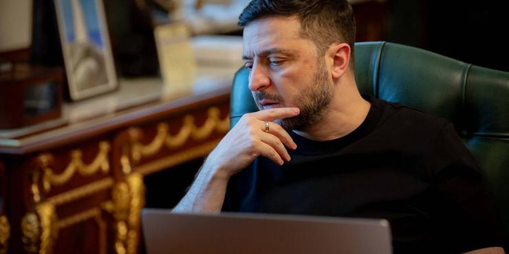 Уряд дозволить некритичним установам перейти на роботу з дому під час негоди, — Зеленський