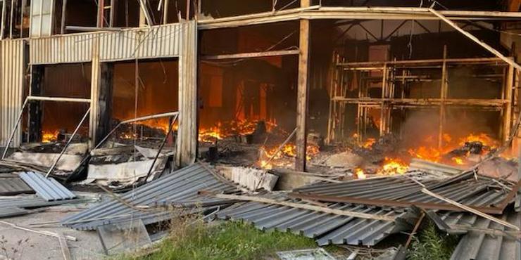 Через атаку безпілотників на Львів згоріло близько 300 тонн гуманітарки: що там було