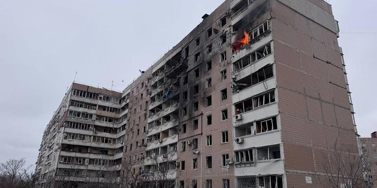 Російські окупанти КАБами атакували Запоріжжя: поцілили у житлові будинки, під завалами шукають людей