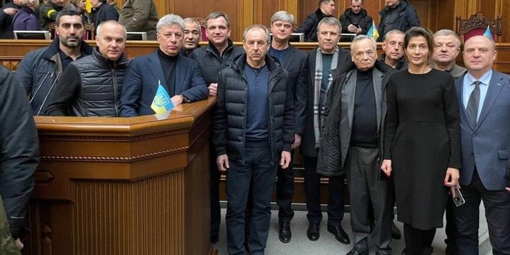На керівних посадах у парламенті й досі залишаються 30 депутатів від забороненої ОПЗЖ, — КВУ