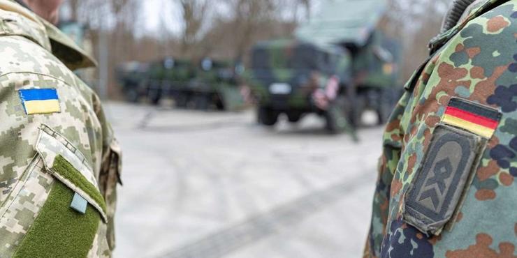 Боєприпаси до HIMARS та ЗРК IRIS-T: Німеччина передала Україні новий пакет військової допомоги