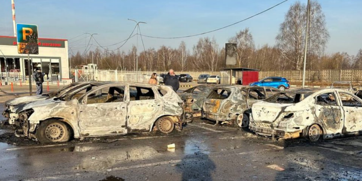 У РФ заявили про "наймасованішу атаку" з 300 українських дронів: пошкоджено залізницю, не працюють аеропорти