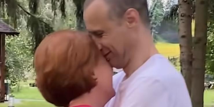 У ДПСУ показали щемливе відео повернення з полону прикордонника та його зустріч із дружиною