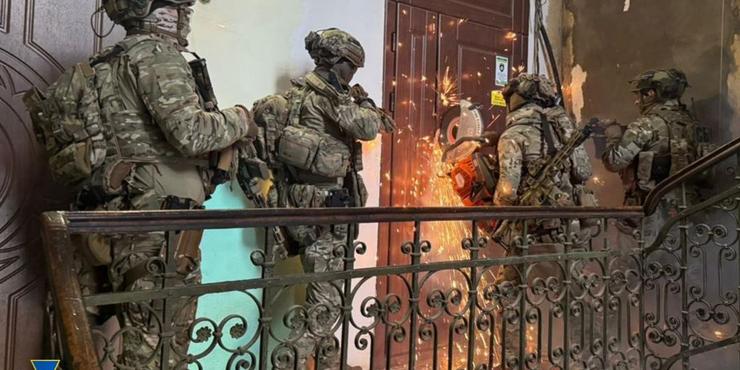 СБУ і БЕБ викрили ділків, які виготовляли підроблені документи для іноземців 