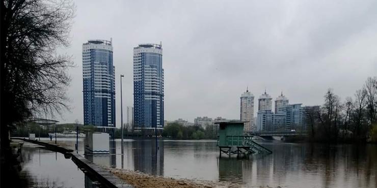 Повінь у Києві: підтопило острови, приватні ділянки, вода підніметься ще більше