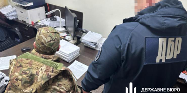 На Миколаївщині працівник військової частини нараховував "бойові" тим, хто на фронті не був: загальна сума сягнула 1 млн грн
