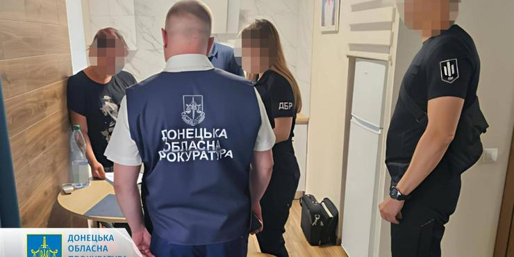 На Донеччині викрили оборудку, що завдала державі збитків на понад 43 млн грн: розкрадання торкнулися виплат, освіти, довкілля
