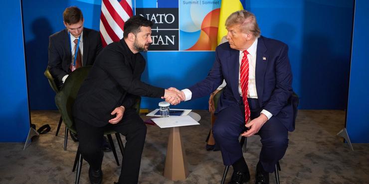 Зеленський може накликати на себе гнів Трампа або ж заплатити катастрофічну ціну за припинення війни РФ в Україні, — Bloomberg