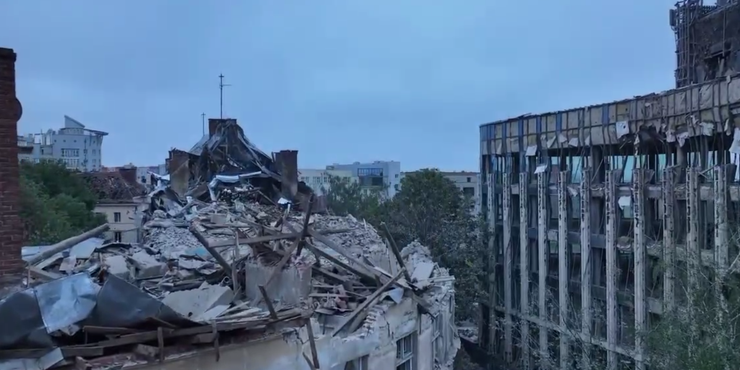 У Львові під завалами зруйнованого ракетою будинку знайшли 10 загиблого